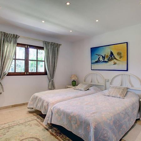 Exclusive Villa Las Palmeras Puerto Banus With Heated Private Swimming Pool, Marbella, Spain ภายนอก รูปภาพ