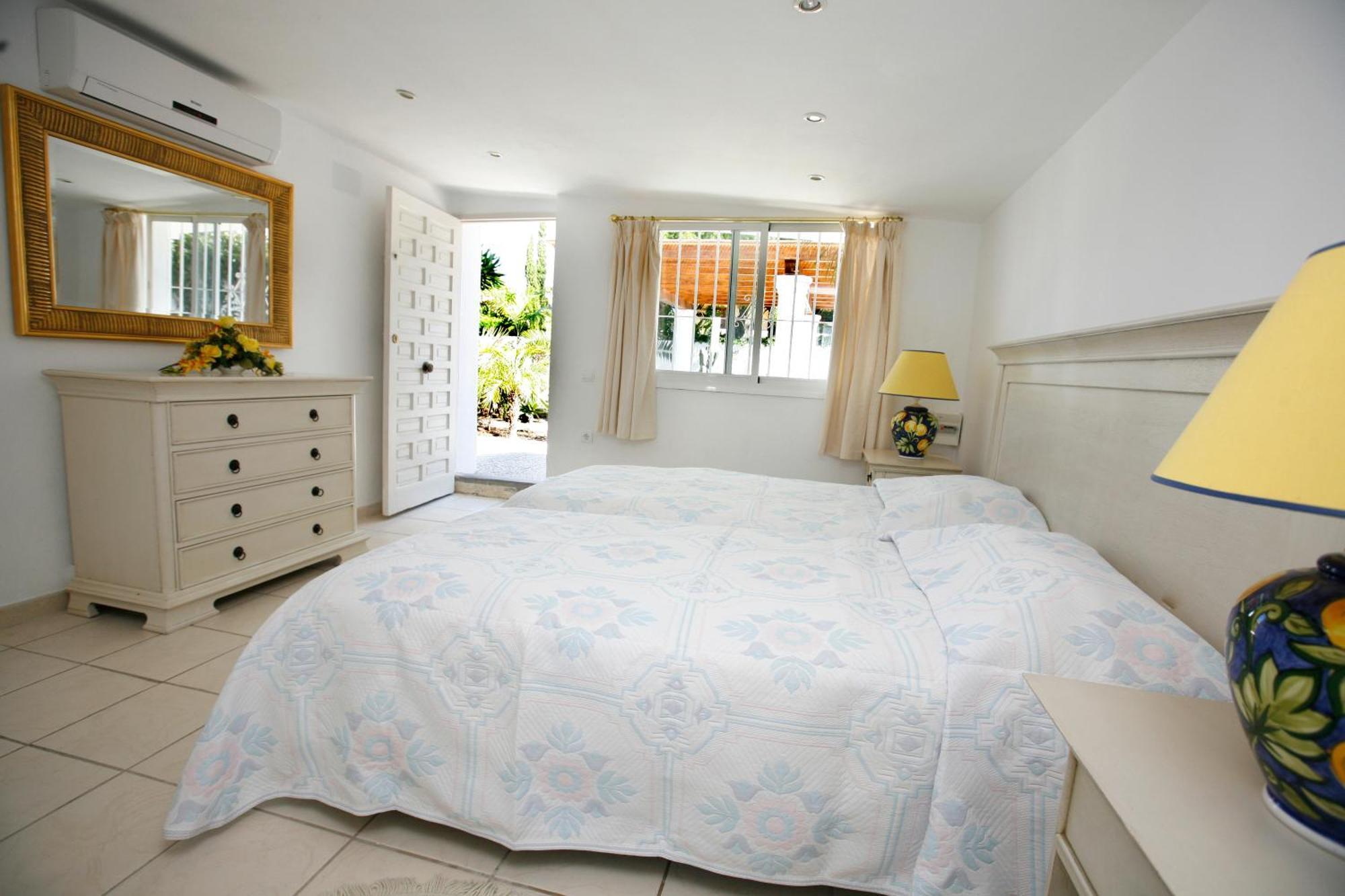 Exclusive Villa Las Palmeras Puerto Banus With Heated Private Swimming Pool, Marbella, Spain ภายนอก รูปภาพ