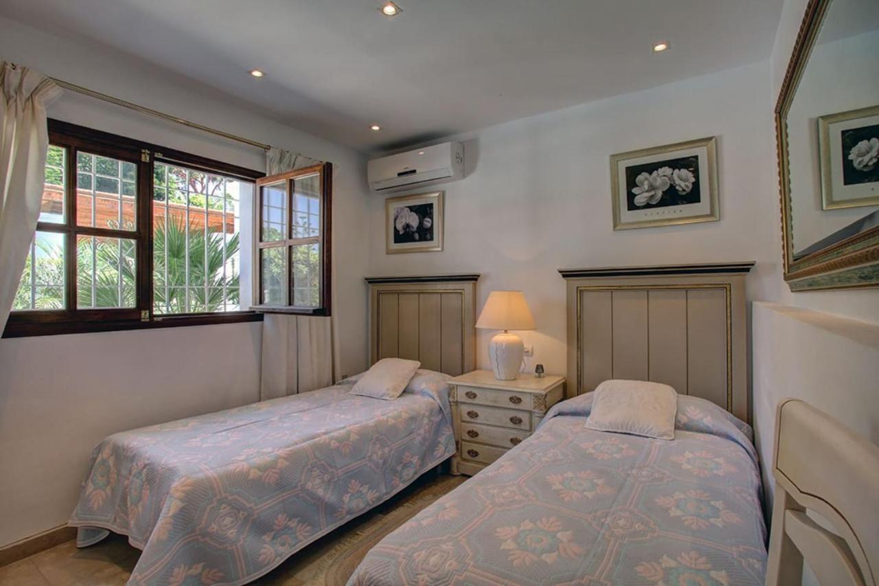 Exclusive Villa Las Palmeras Puerto Banus With Heated Private Swimming Pool, Marbella, Spain ภายนอก รูปภาพ