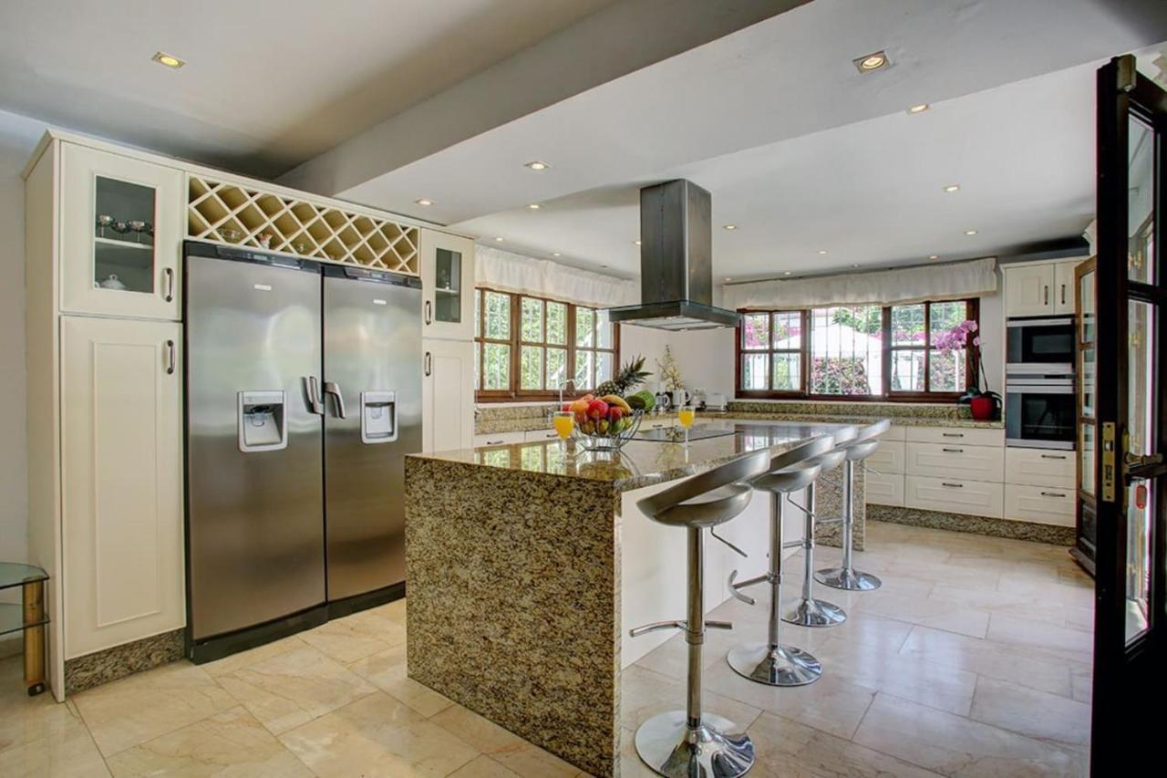 Exclusive Villa Las Palmeras Puerto Banus With Heated Private Swimming Pool, Marbella, Spain ภายนอก รูปภาพ