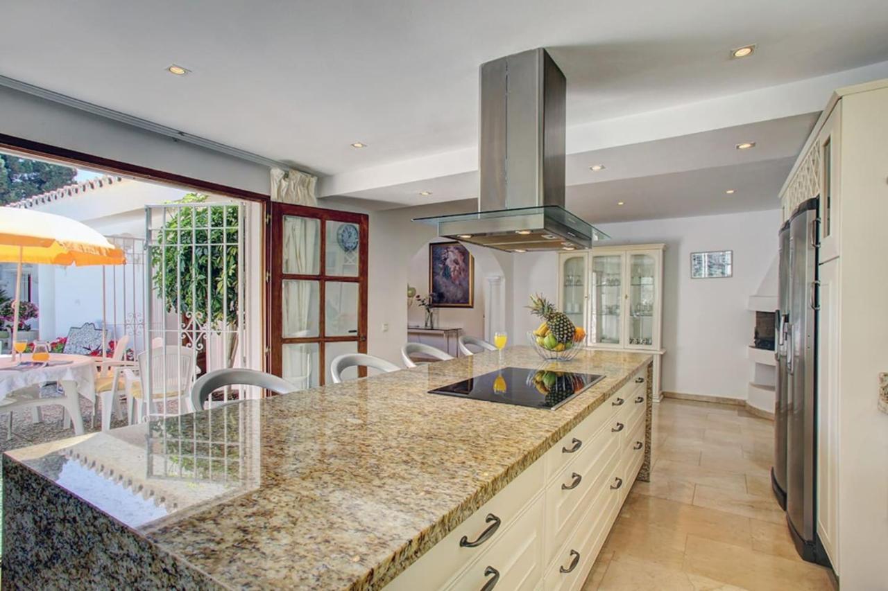 Exclusive Villa Las Palmeras Puerto Banus With Heated Private Swimming Pool, Marbella, Spain ภายนอก รูปภาพ